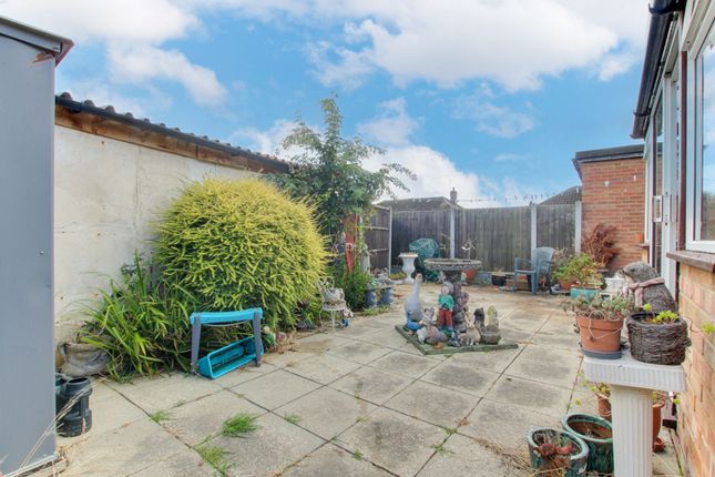 44 Oakhurst Drive, Wickford photo 2