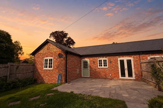 2-bed house on The Coach House, Bellingdon, Chesham, £1,900/mo
