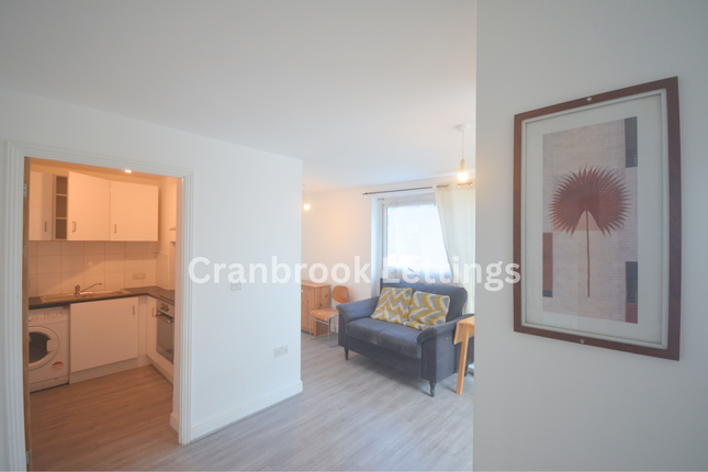 Flat 24, City Gate House, Ilford photo 3