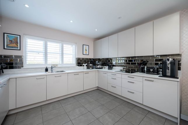 36, Huntley Mews, Horsham photo 4