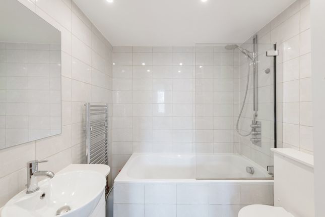Flat for sale in Lancaster Gate, London