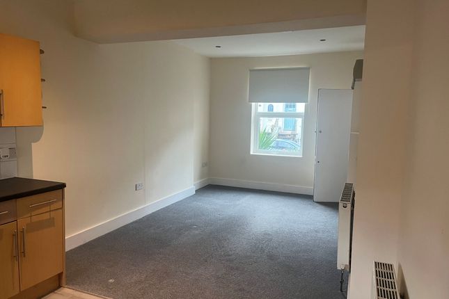 Flat 2 14 De Burgh Street, Dover photo 2