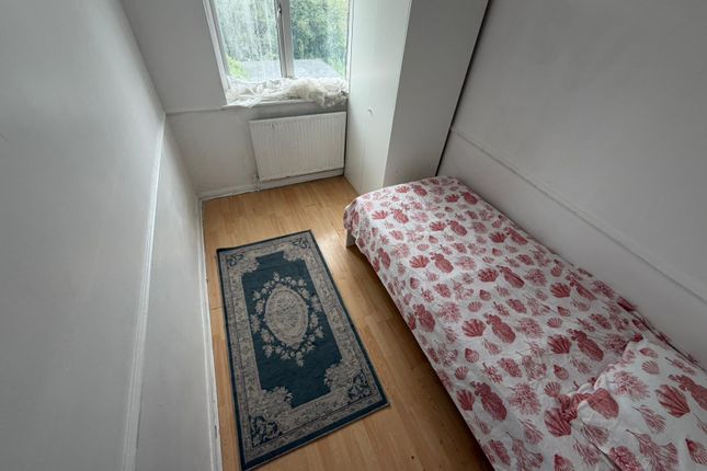 Flat 4, LUTON photo 5
