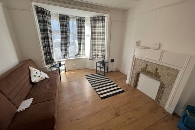 60, Southampton photo 2