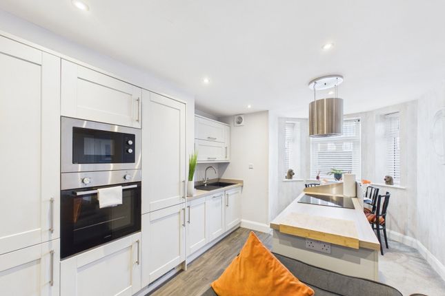 2a, Crescent Terrace, Whitby photo 3