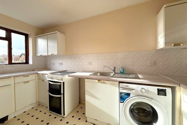 5, Pyegrove Chase, Bracknell photo 3