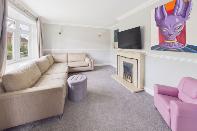 70 Shackleton Road, Crawley photo 3
