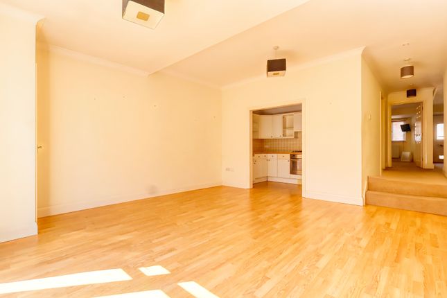 Flat 2, 32, Booker Lane, Buckinghamshire photo 2