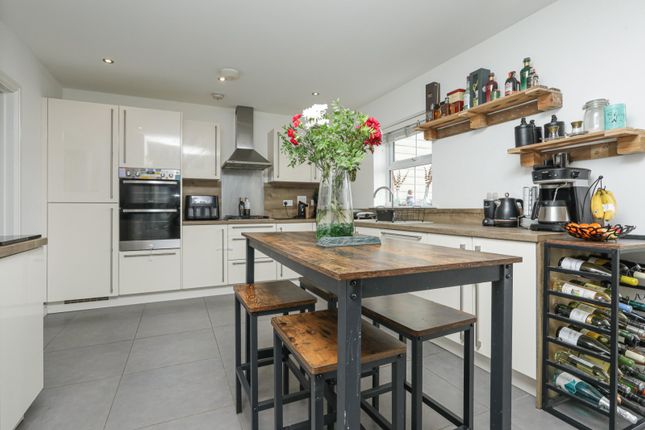 10, Wheatfields, Ashford photo 2