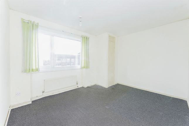 Flat for sale in Conway Court, Bebington, Wirral
