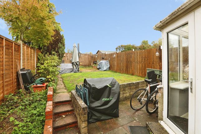 Loriners, Crawley photo 4
