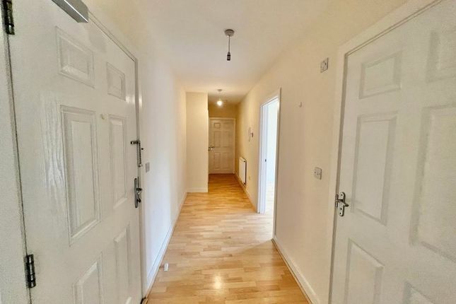 19, Hornchurch Square, Farnborough photo 2