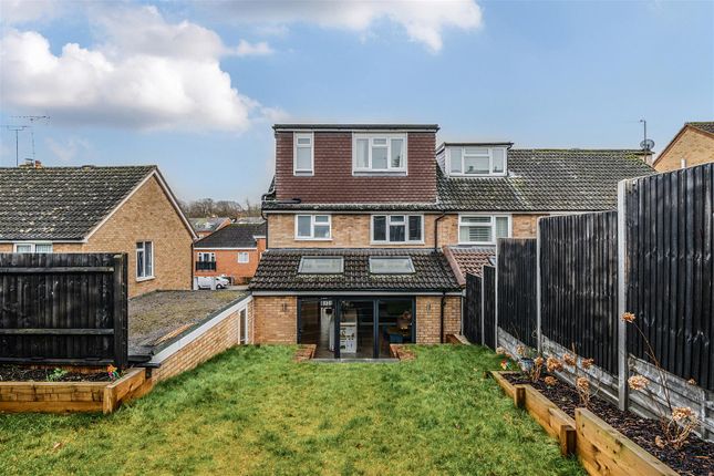 26, Cobbetts Ride, Tring photo 2