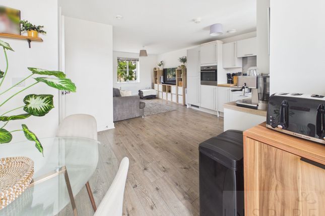 4 Opal House Daffodil Crescent, Crawley photo 2