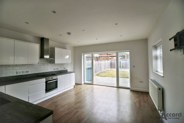 65 Lessington Avenue, Romford photo 4