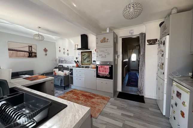 30, Lupin Close, Merthyr Tydfil photo 4