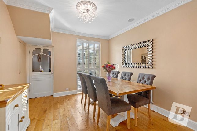 24, Whalebone Avenue, Chadwell Heath photo 3