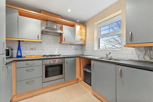 Apt 12, The Pines Hampton Court Way, Widnes photo 2