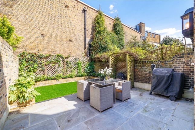 Flat for sale in Epple Road, London