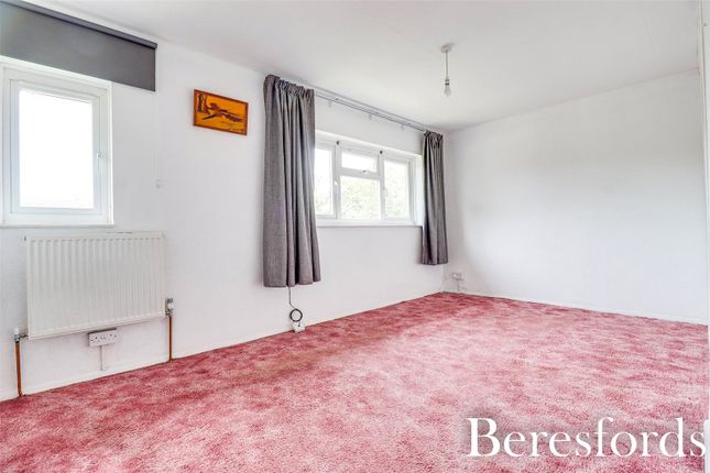 End terrace house for sale in Hawthorn Avenue, Brentwood