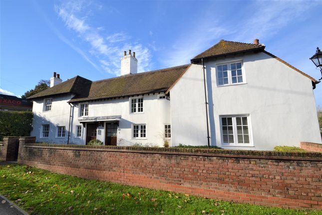 Thumbnail Flat to rent in London Road, Pulborough, West Sussex