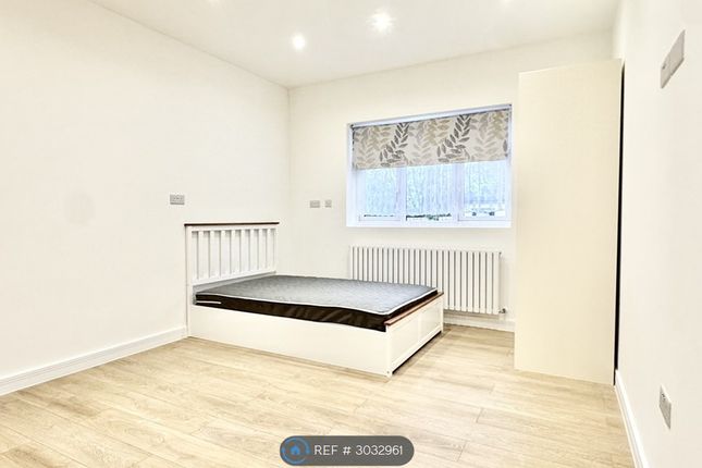 Flat, Harrow View, Harrow photo 4