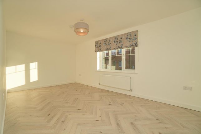 1, Walnut Close, York photo 3