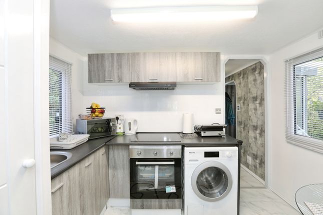 17, Turtle Dove Avenue, Turners Hill photo 3