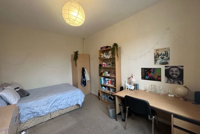Brudenell Road Hyde Park, Leeds photo 2