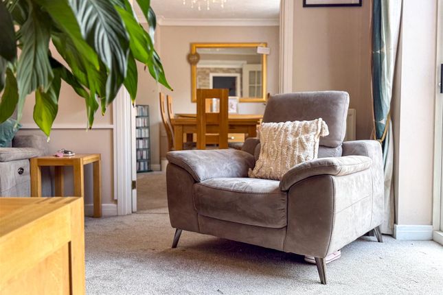 16, Woodpecker Drive, Stoke-On-Trent photo 4