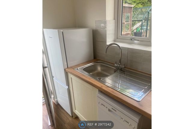Warwick Road, Wellingborough photo 4