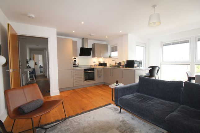 8, Orchard Place, Fleet photo 2