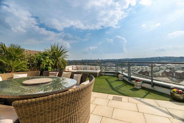 Penthouse for sale in Carmichael Avenue, Greenhithe