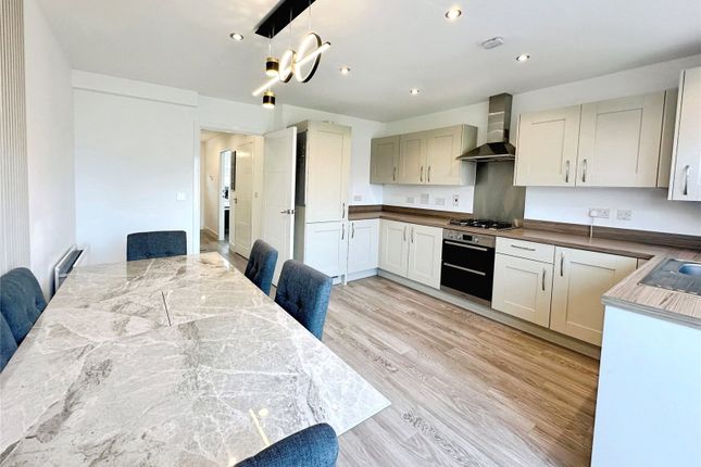 93, Armstrongs Fields, Aylesbury photo 3