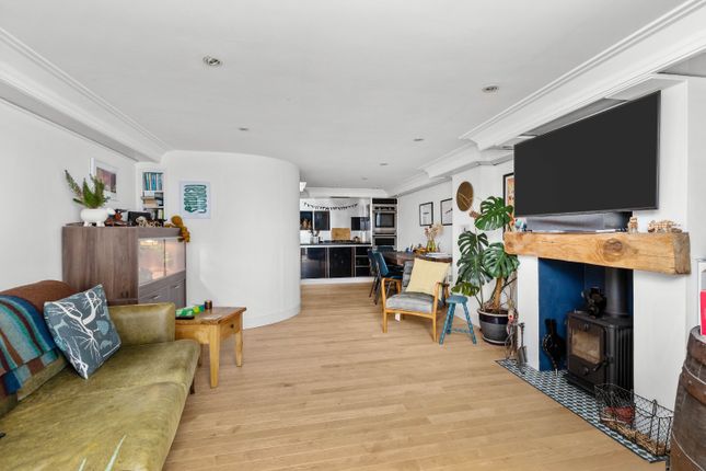 48A, New Road, Shoreham-By-Sea photo 2