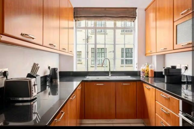 Flat 12 Knightsbridge Court,, 12 Sloane St, London photo 4