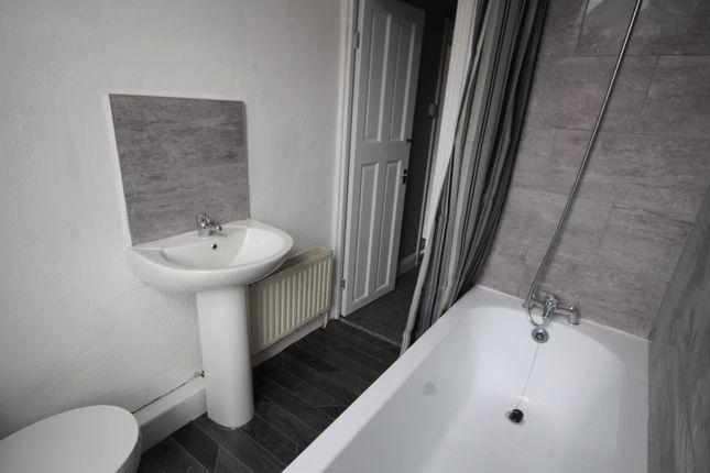 Woodview Street, Leeds photo 5