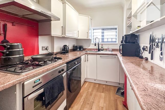 Flat 2, The Delawares, Canvey Island photo 3