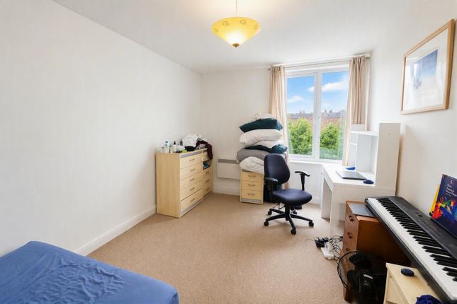 Flat 22, London photo 4