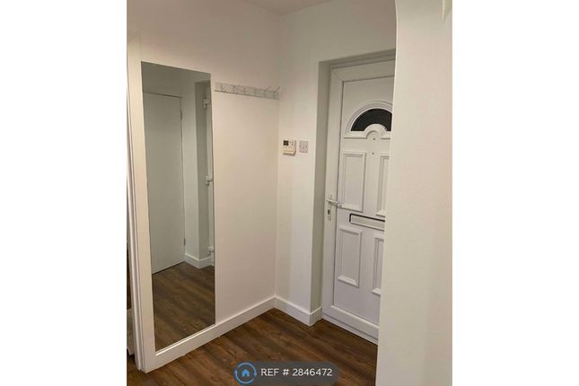 B Ridgehurst Avenue, Watford photo 5