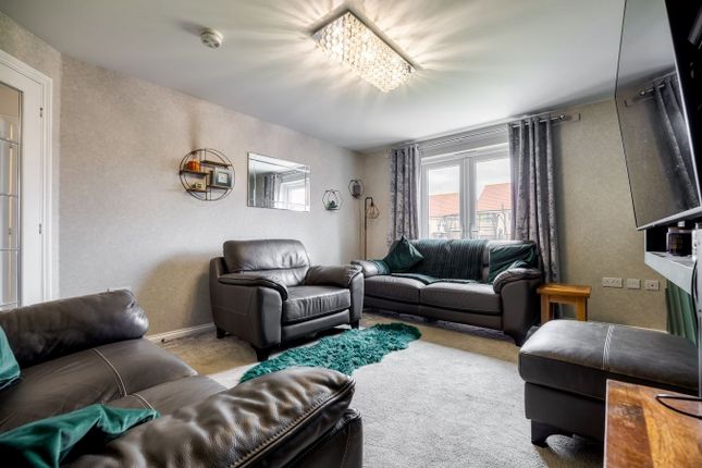 33, Cadwell Crescent, Gorebridge photo 4
