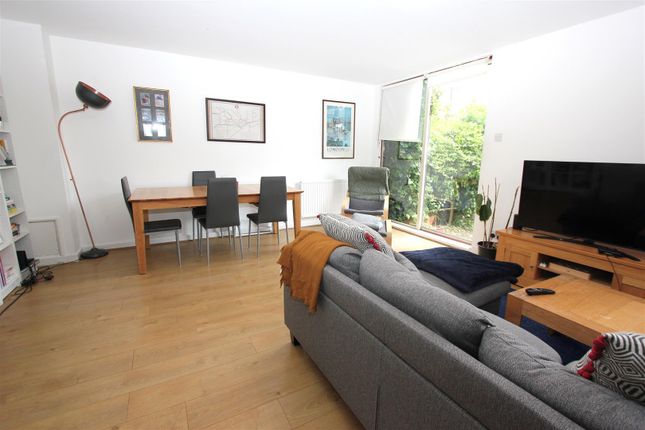 Thumbnail Flat for sale in Tradewinds Court, Quay 430, Asher Way, Wapping