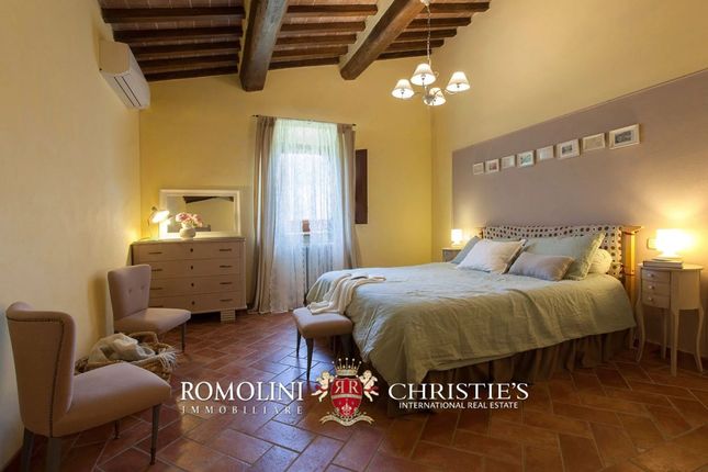 Country house for sale in Arezzo, Tuscany, Italy