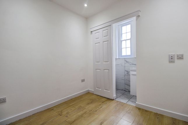 Flat 1, 12 London Road, Marlborough photo 4