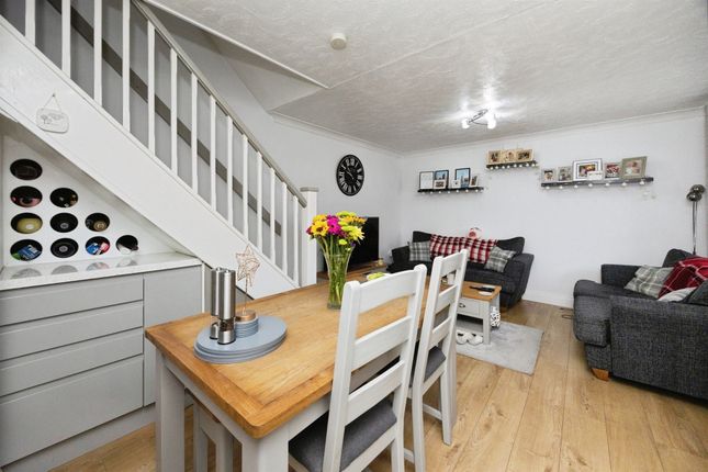 10, Newbury Close, Folkestone photo 4