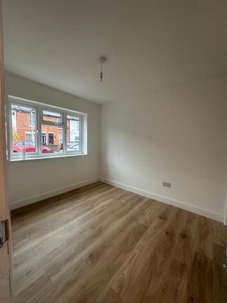 80, CUMBERLAND ROAD , READING photo 2