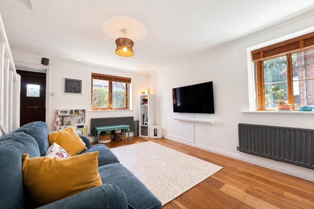 2, Almond Close, Ashford photo 3
