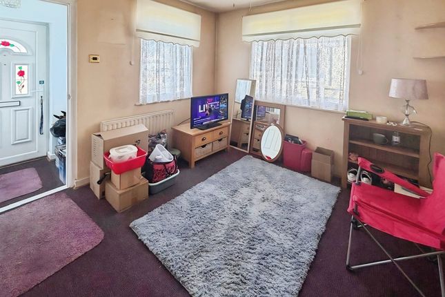 4, Lavender Walk, Clacton-On-Sea photo 3