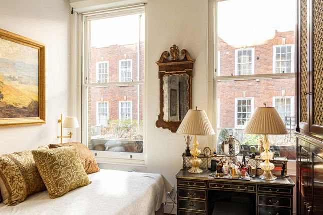 Flat Flat 5, 34, Redcliffe Square, London photo 4