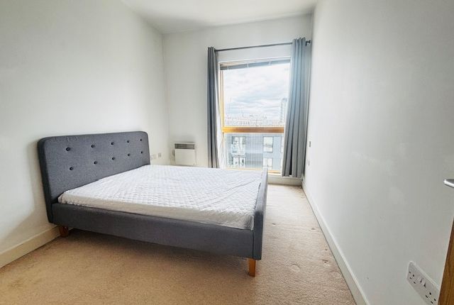 Flat to rent in Cypress Place, Manchester